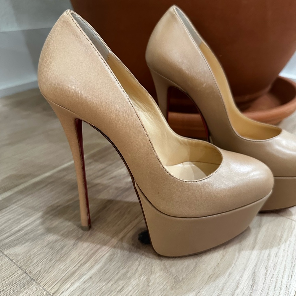Christian Louboutin Dolly Alta 160 Leather Platform Pumps - Neutrals